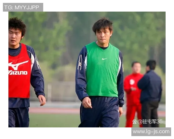 外国足球明星与中国球迷亲密互动 共话足球梦想与文化交流